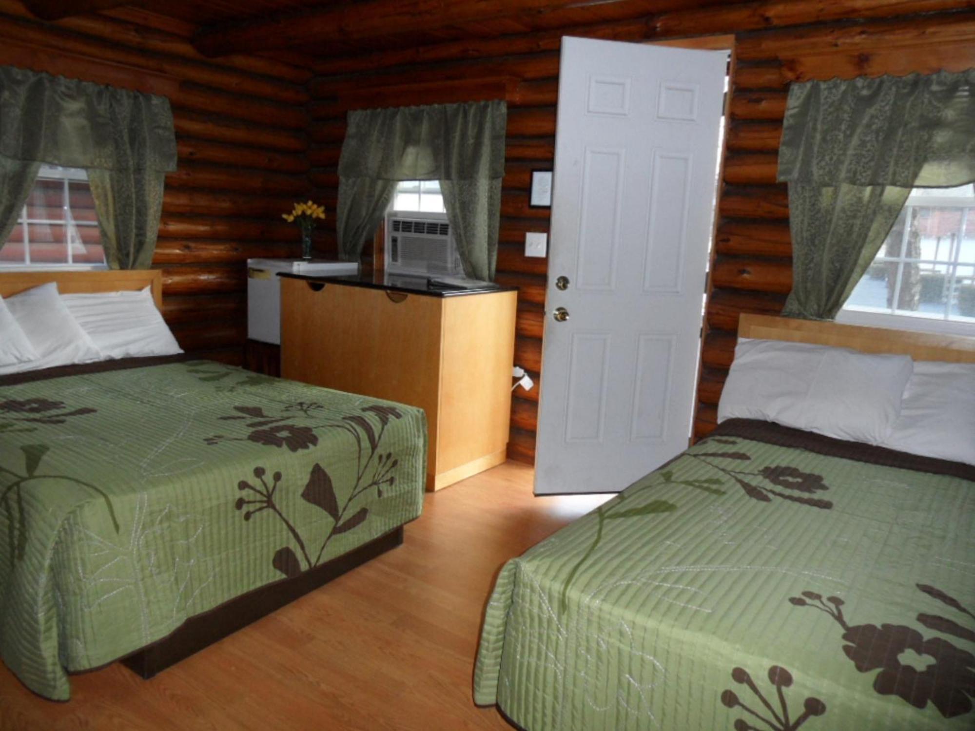 Seven Dwarfs Cabin - On The Brook Cabins Лейк Джордж Стая снимка