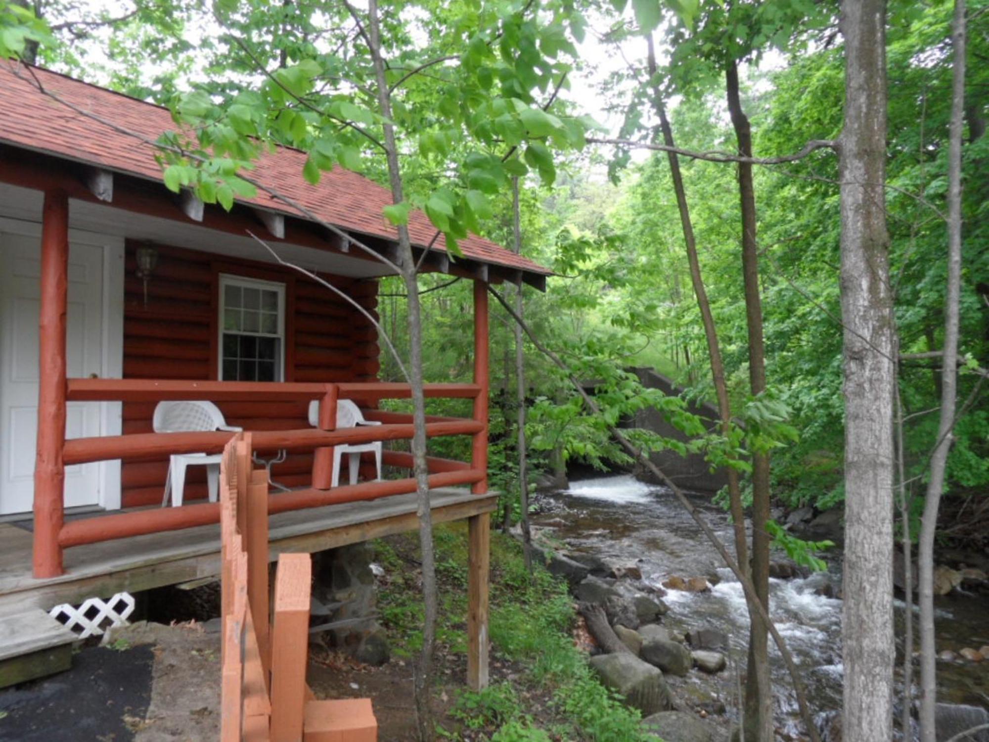 Seven Dwarfs Cabin - On The Brook Cabins Лейк Джордж Стая снимка