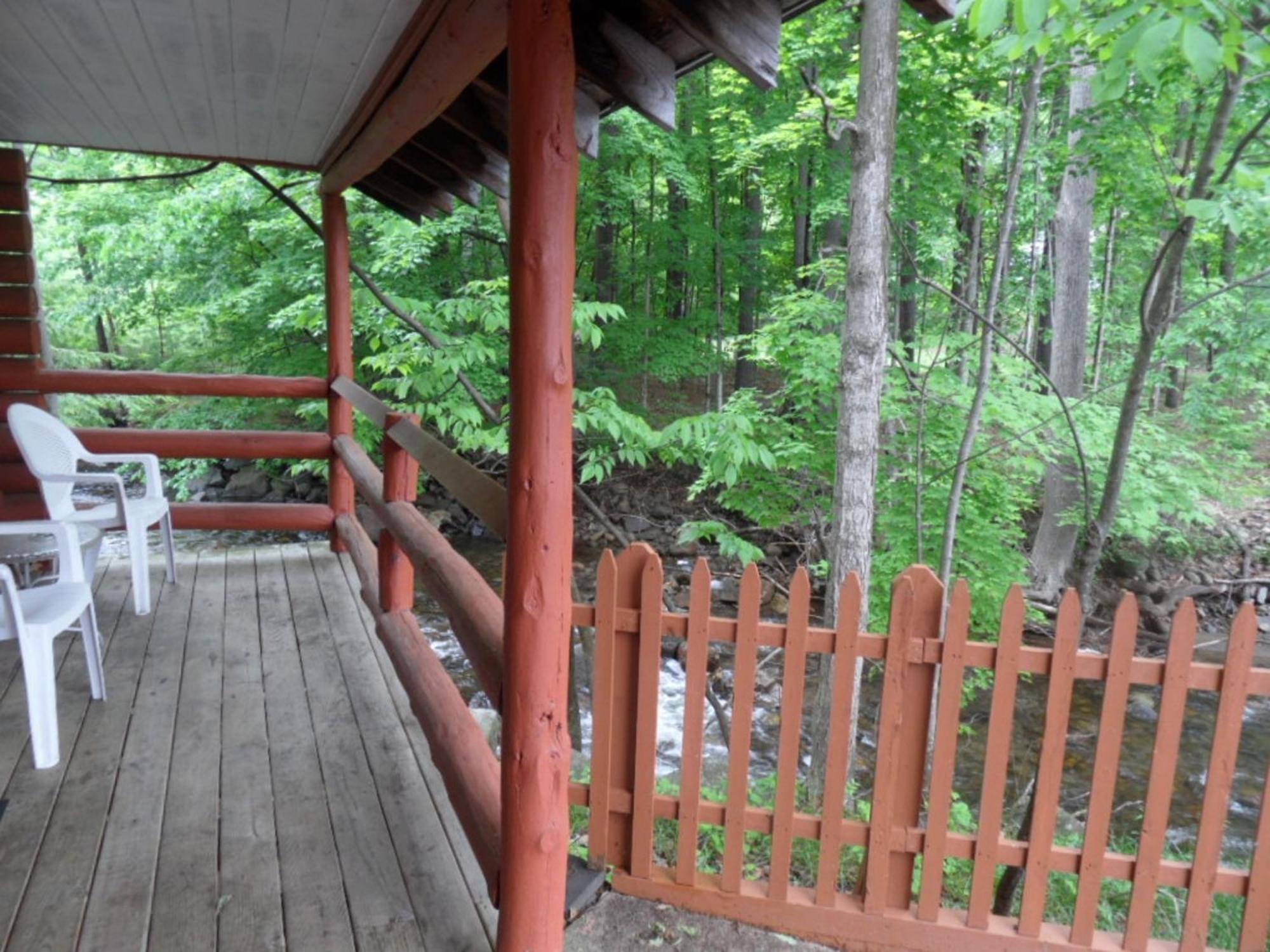 Seven Dwarfs Cabin - On The Brook Cabins Лейк Джордж Стая снимка