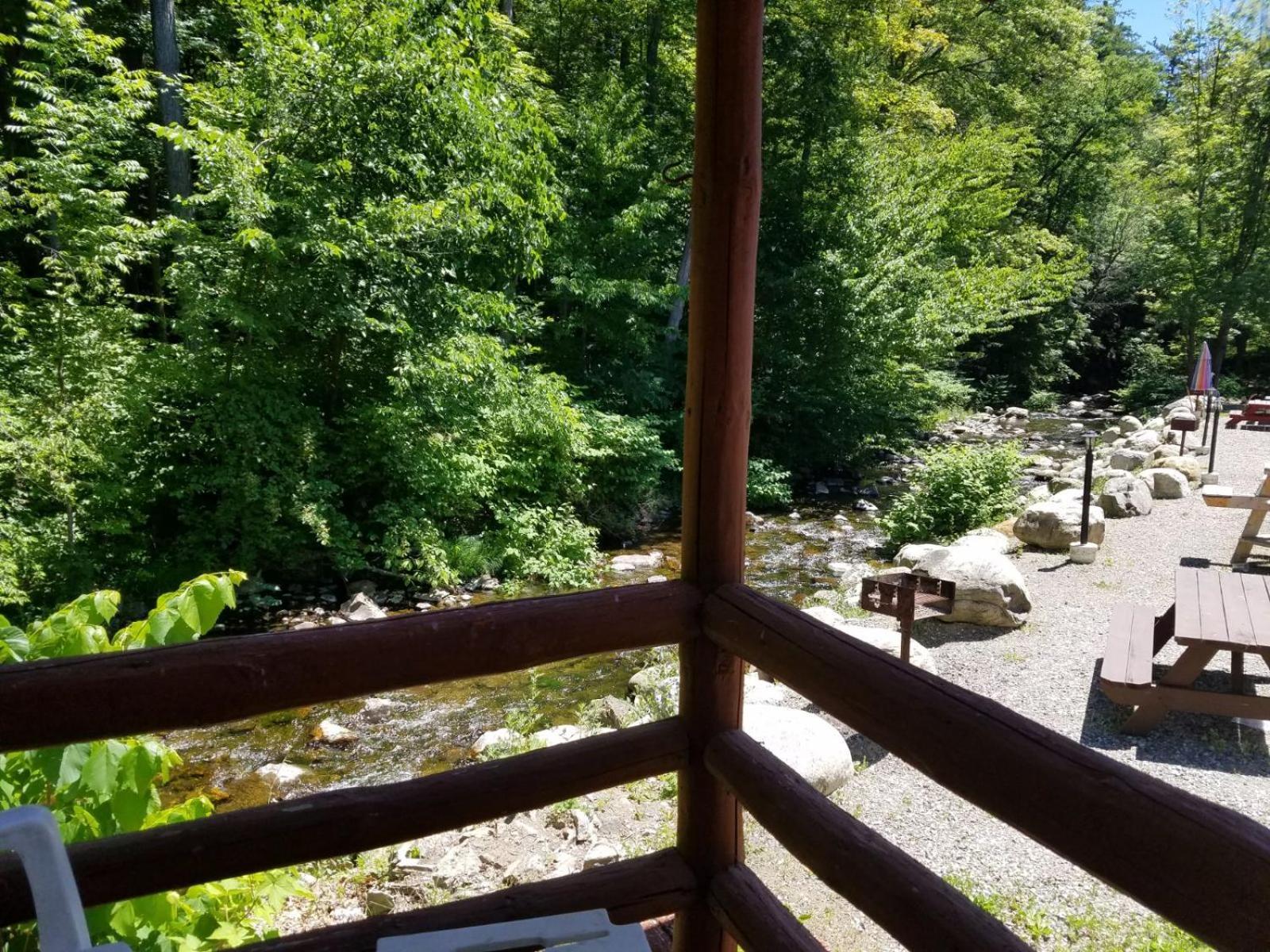 Seven Dwarfs Cabin - On The Brook Cabins Лейк Джордж Екстериор снимка